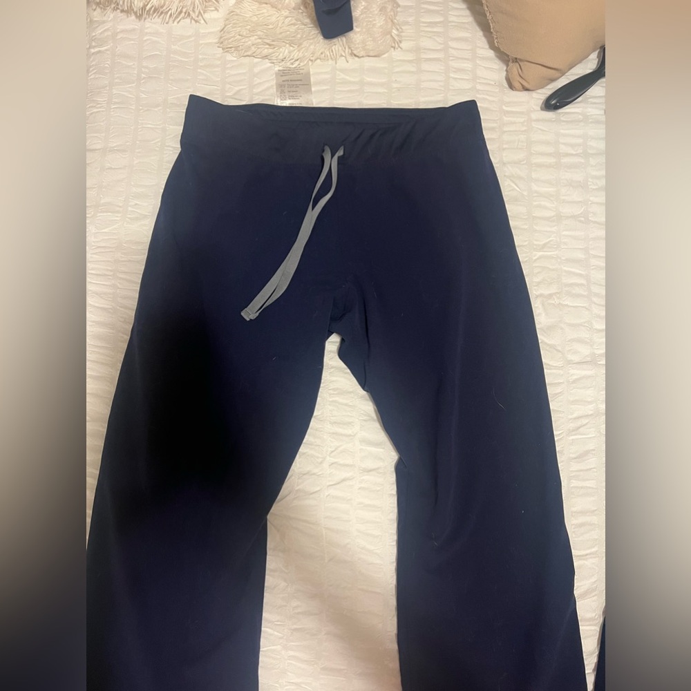 Livingston Figs size medium tall, *not high waisted*